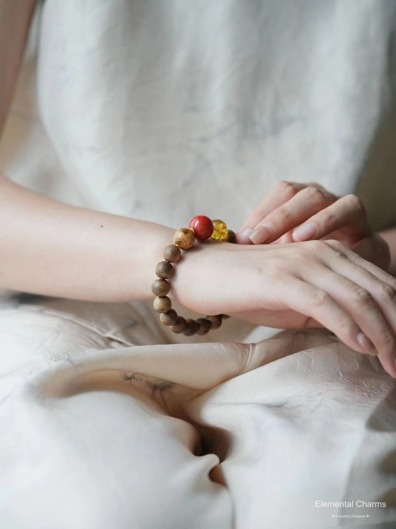 Mid-Autumn Colored Sandalwood Beaded Bracelet – Eastern-Inspired Elegance